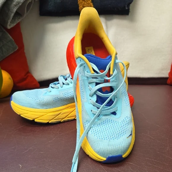 Hoka Arahi 7 Blue and Yellow Sneakers with Breathable Mesh. Size 8.5 - Picture 2 of 8